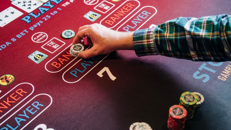 Instructions for playing Baccarat online